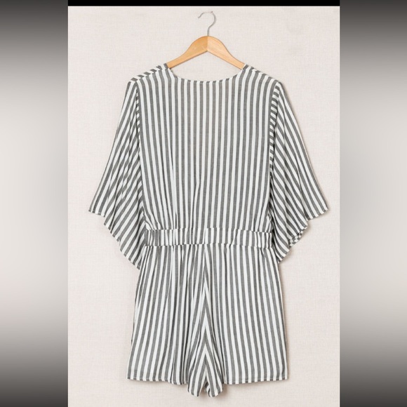 Gray Kimono sleeve romper with tie front and pockets - Picture 7 of 13